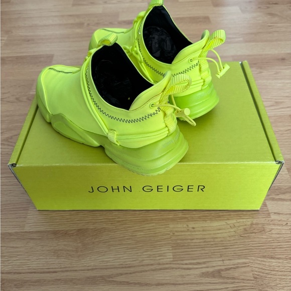 John Geiger 002 size 10 - Picture 3 of 4